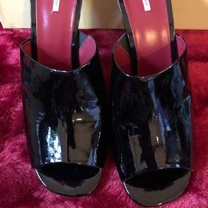 Max Studio patent leather heels